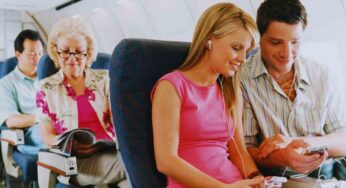 Quante volte hai fatto questo gesto in aereo? Non sentirti ‘troppo libero’: può dare molto fastidio