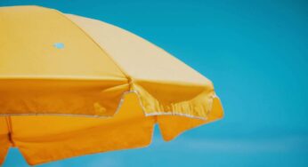 Il pericolo che si corre sotto l’ombrellone in spiaggia: molti neanche lo immaginano
