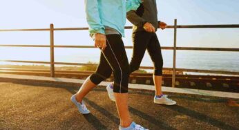 Basta camminare per perdere calorie: ma se fai anche questo durante la passeggiata raddoppi il risultato